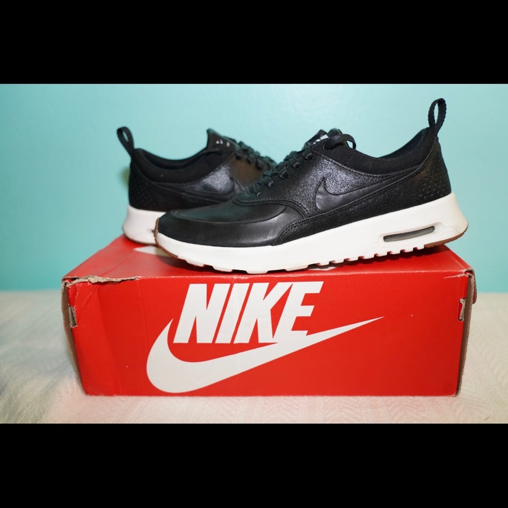 EUC. Nike Air Max Thea PRM Sneakers